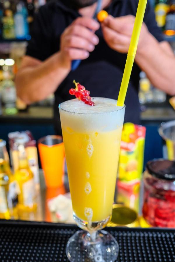 Bed and Breakfast Tebeu Coffe And Bar Вльора Екстер'єр фото